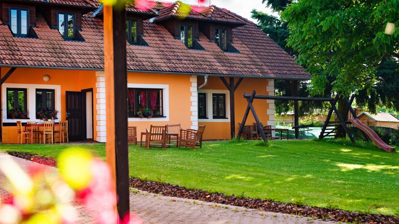 Wellness Penzion-Restaurace U Pstrosa Vsemyslice Экстерьер фото